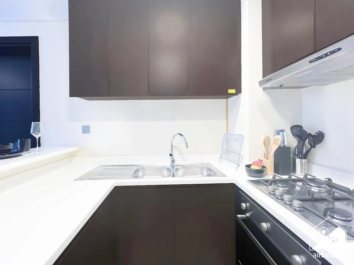 Luxury 2Br In Merano Tower & Stunning Canal Views Dubai Daire